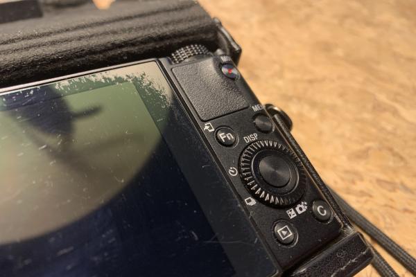 Repareren van een bekrast camera scherm