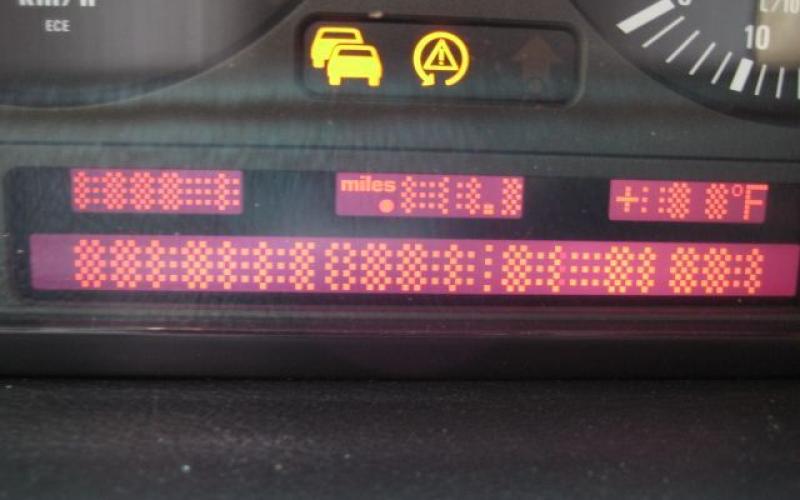 Before the repair; this is how the defect LCD display look's like. 