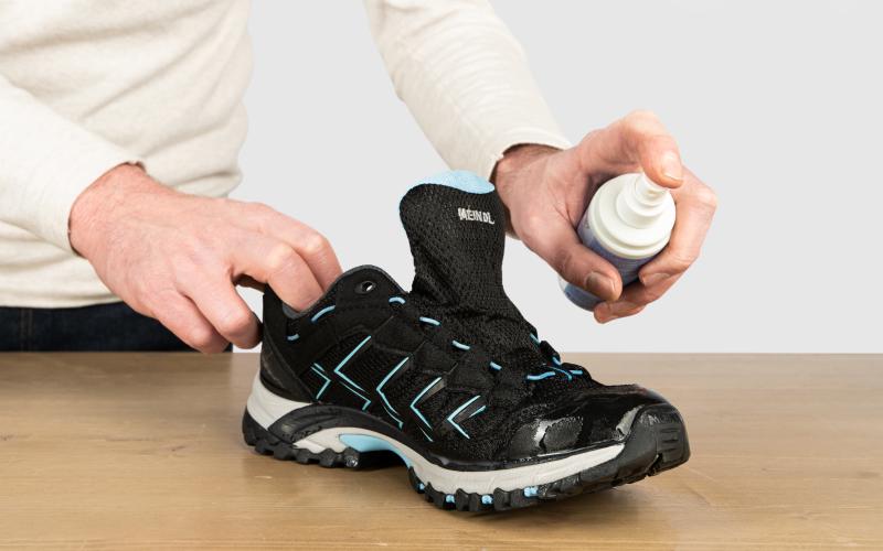 Impregnating the shoes