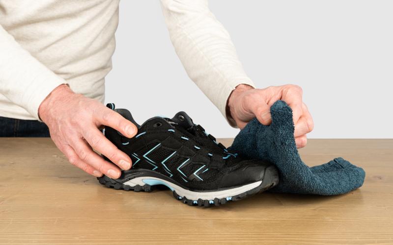 Impregnating the shoes