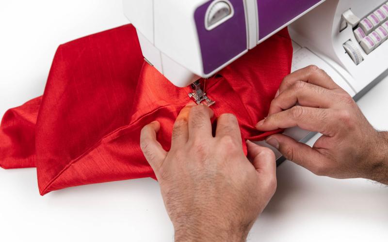 Coser los extremos de la cremallera